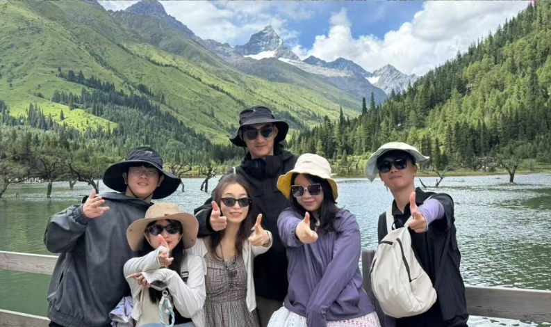 四姑娘山双桥沟客人合影